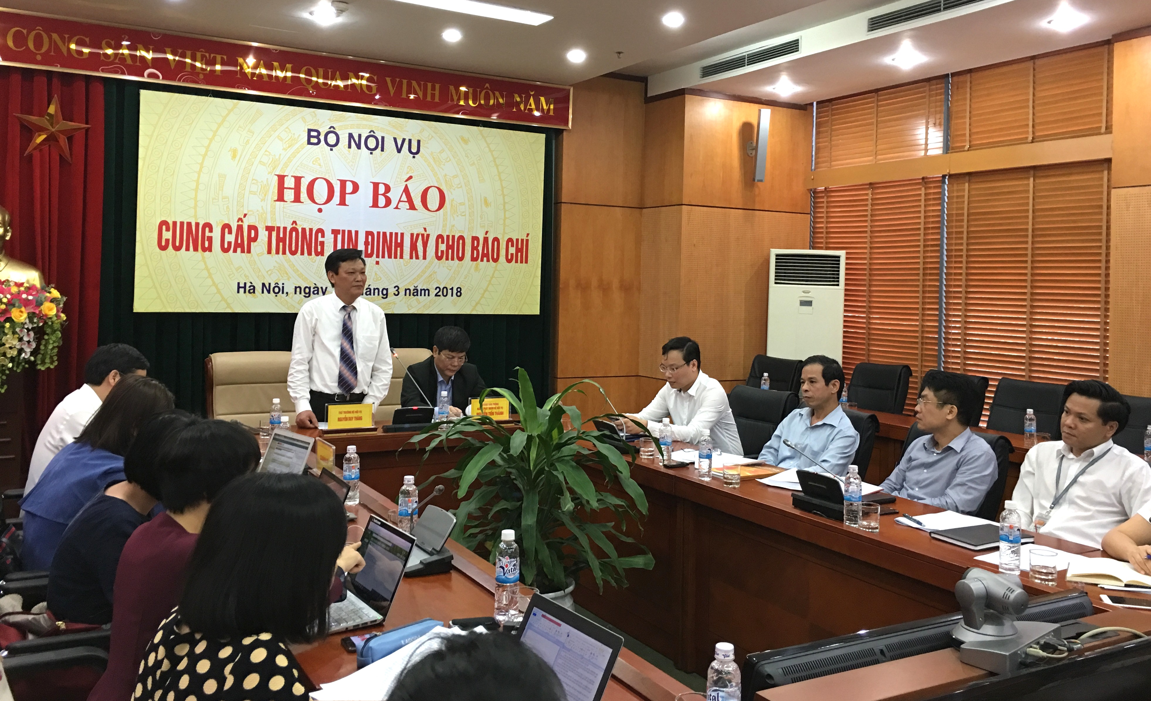 Không luật hóa quy định tiền lương của nhà giáo 